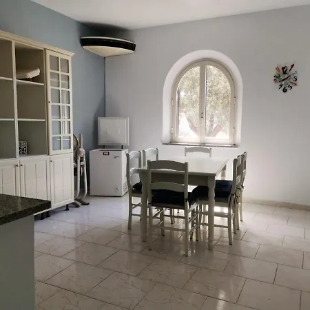 فيلة Ausilia Saline Joniche