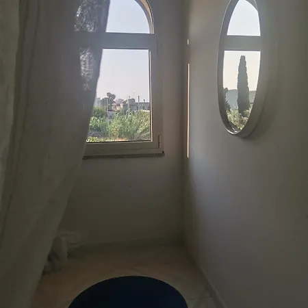 Ausilia فيلة Saline Joniche